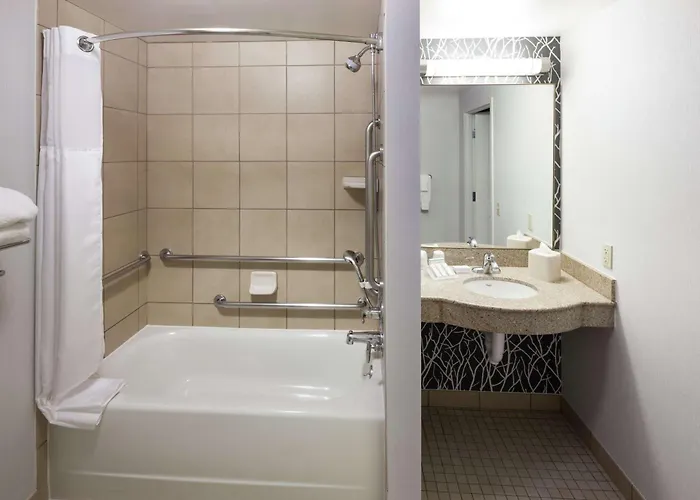 Hilton Garden Forest Mettawa Hotel