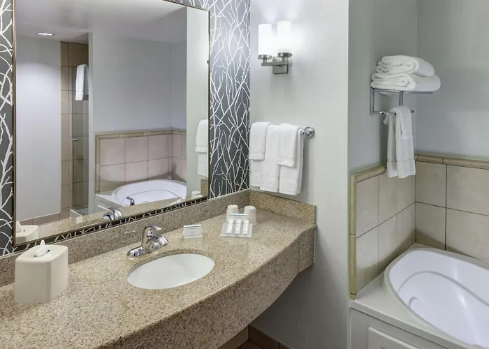 Hilton Garden Forest Mettawa Hotel
