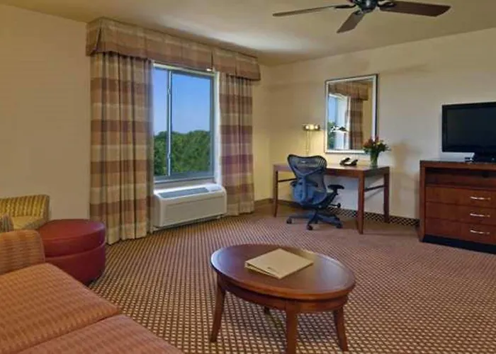 Hilton Garden Forest Mettawa