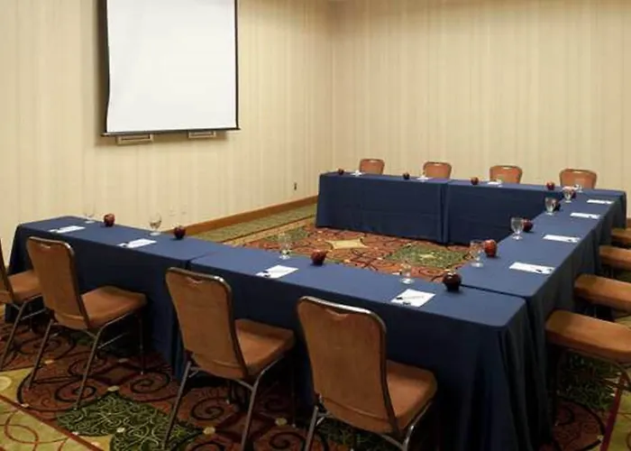 Hilton Garden Forest Mettawa